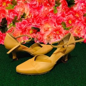 Elegant pair of shoes for you